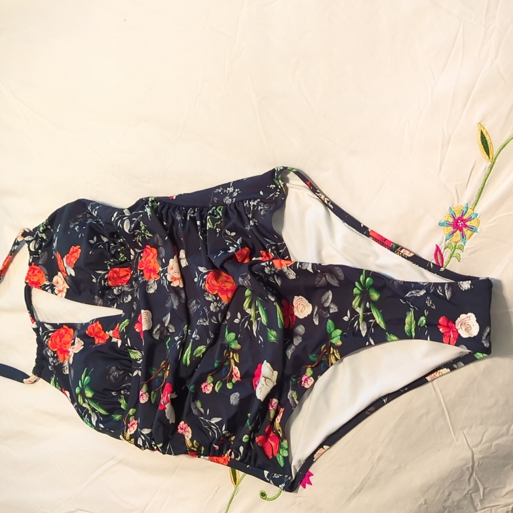 Nwot cupshe swim suit.  2 For $10